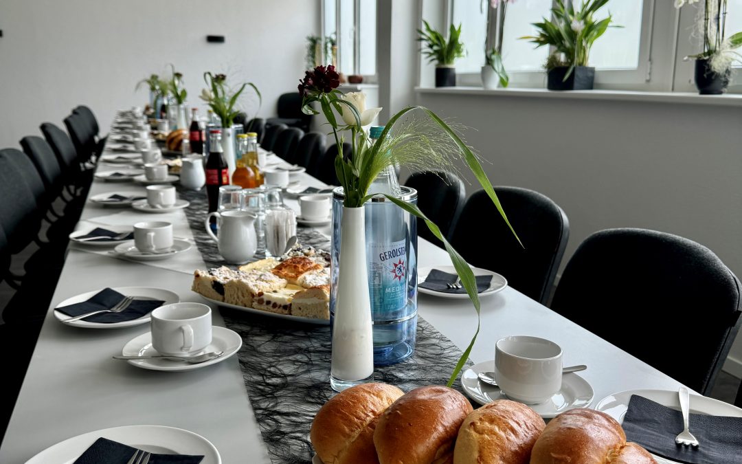 Trauerkaffee in privater Atmosphäre im Bestattungshaus